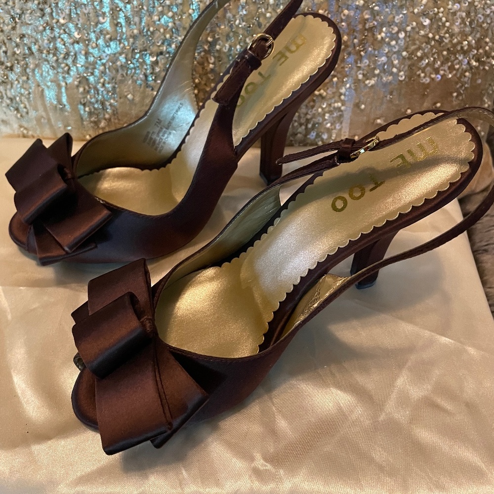 Me Too Rich Brown Satin Peep Toe 4" Heels Size 7M